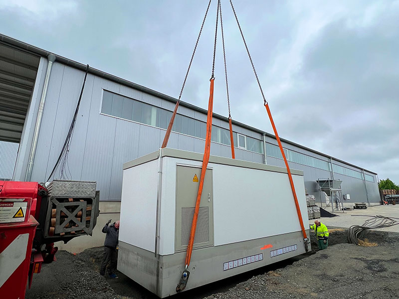 2023 Trafohaus Kran Installation Spedition Unternehmensgelände